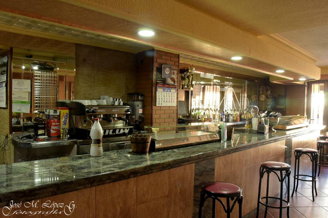 Hostal Restaurante El Final El Cabaco Bagian luar foto